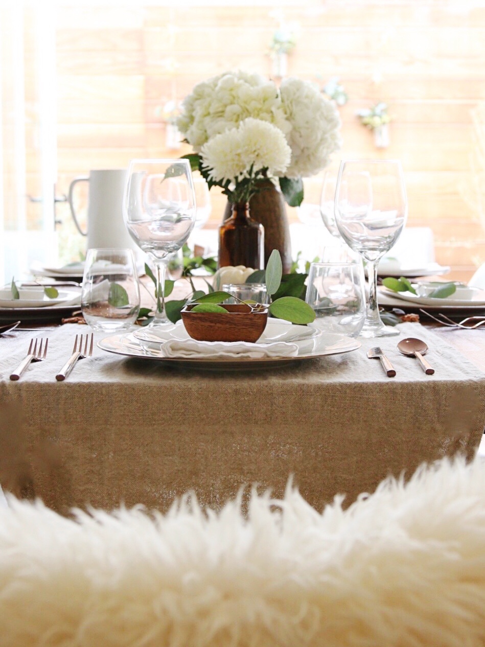 neutral thanksgiving tablescape