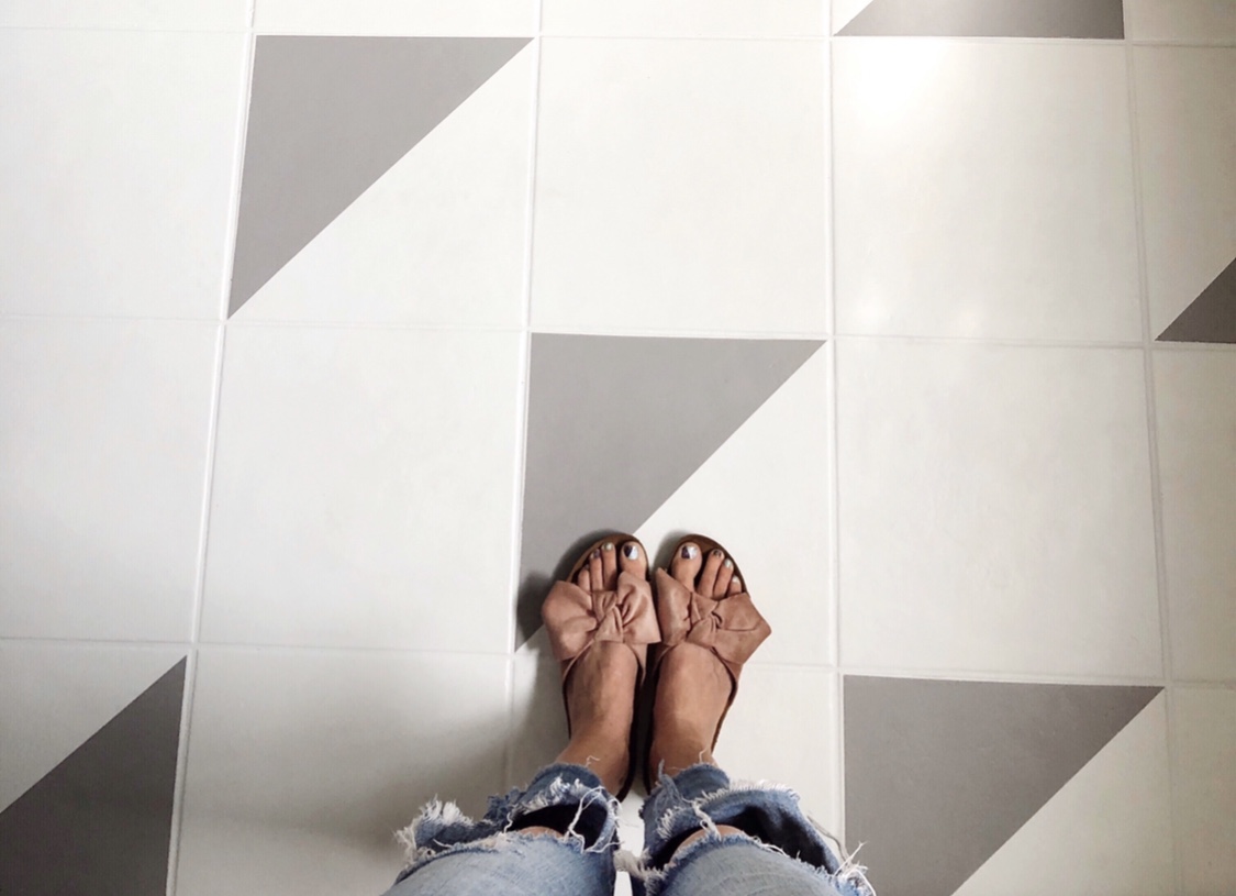 DIY Painted Bathroom Floors with Rust-Oleum